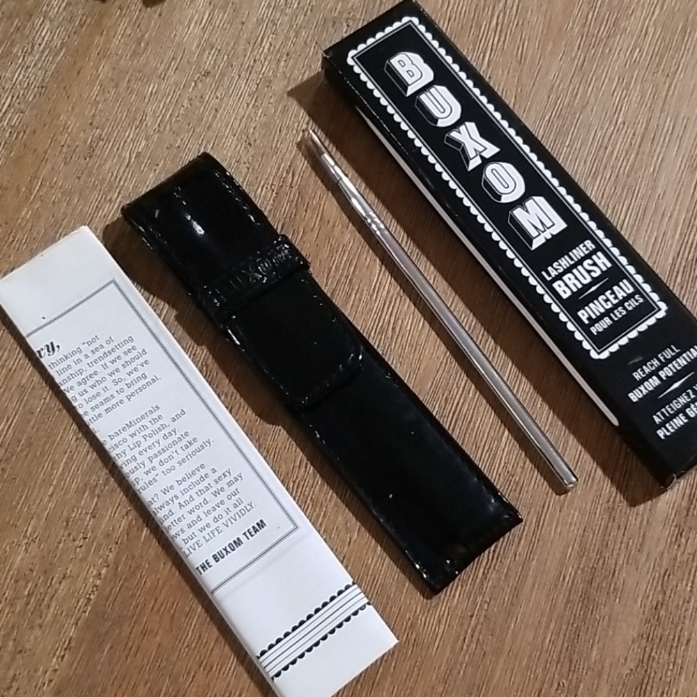 Buxom NIB Lashliner Brush. New makeup brush